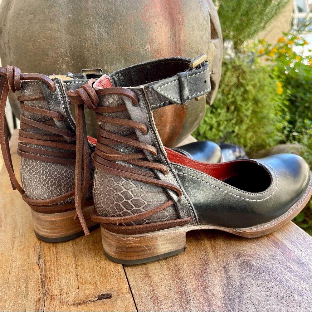 Freebird by Steven “Marlon” Booties